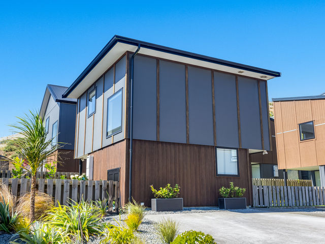 36 Astelia Way Woodridge