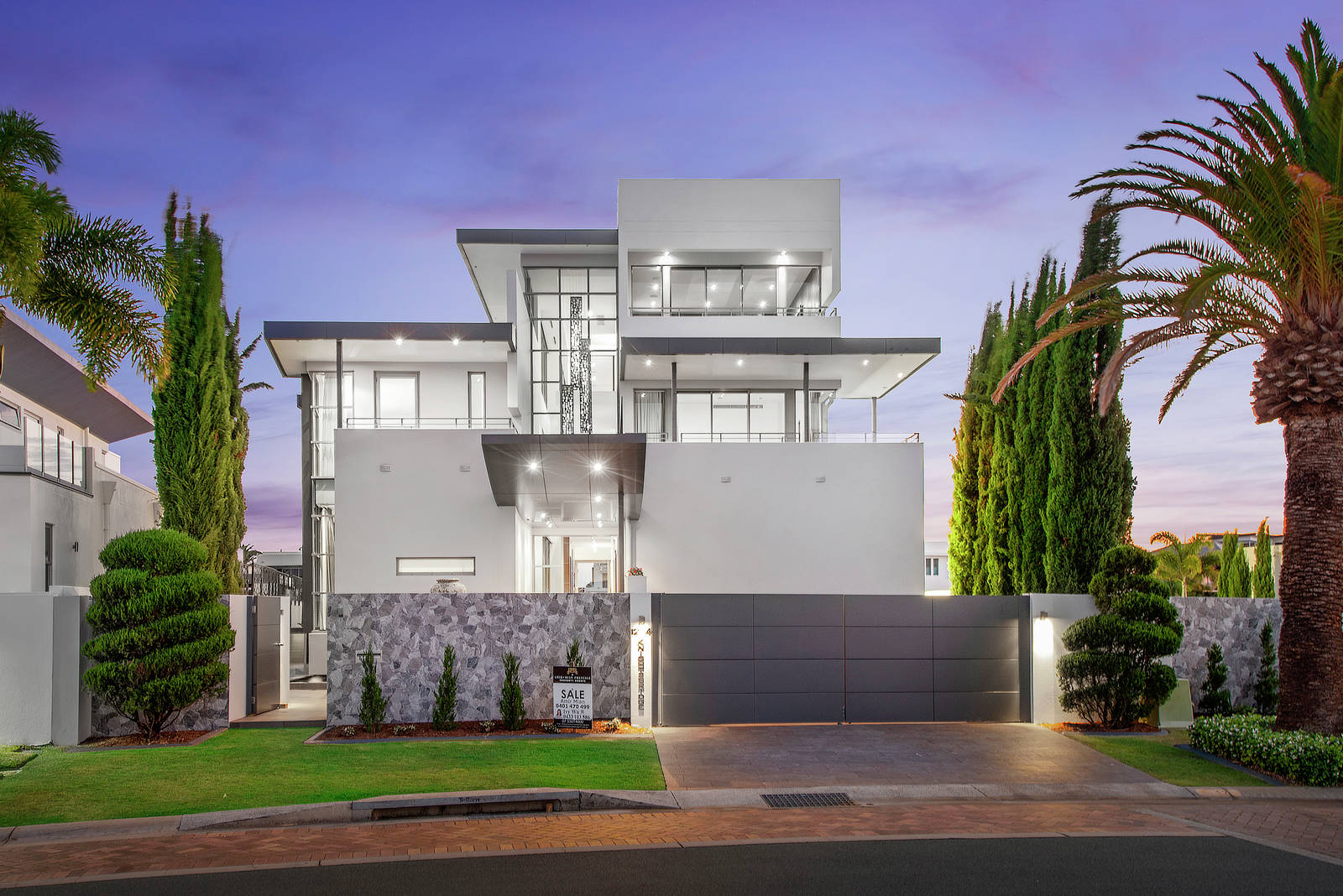 1214 Knightsbridge Parade West, Sovereign Islands 5 Bed House Auction