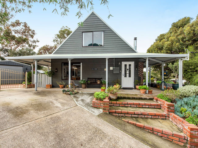 22 Minderoo Crescent Golden Bay