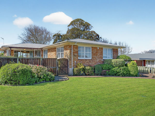 16 Cascades Road Pakuranga Heights