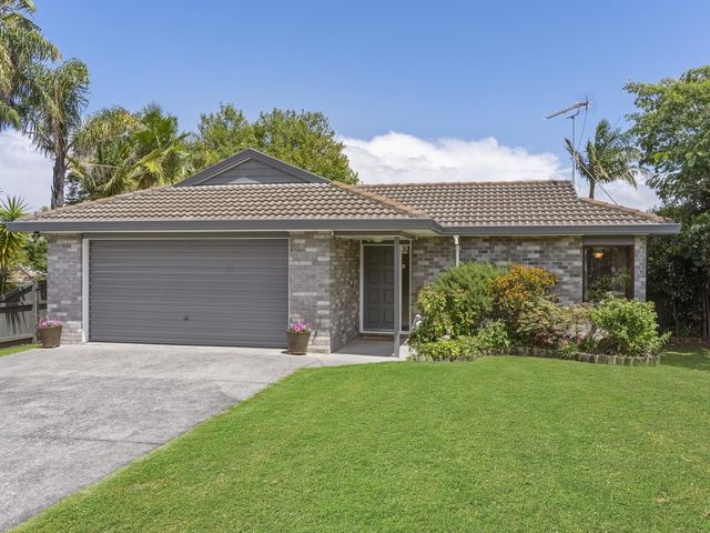 15 Pinewood Grove Botany Downs