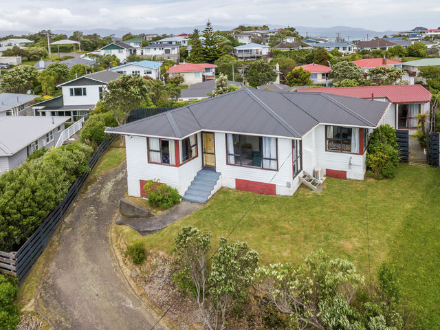 13 Brooker Grove Newlands