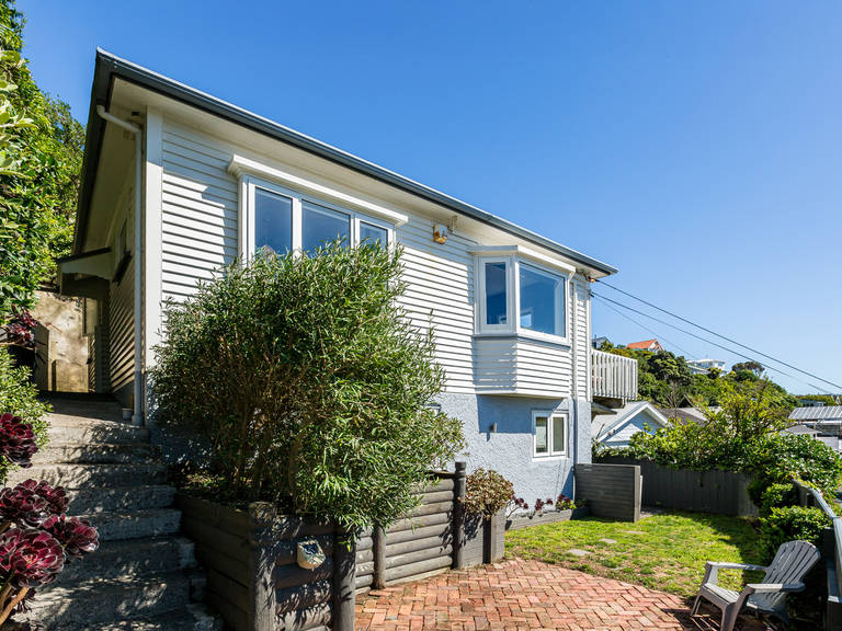 112 Eden Street Island Bay