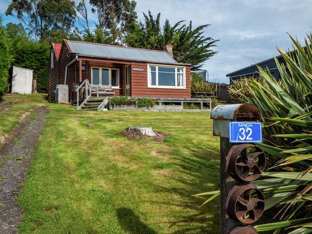 32 Peace Street Taieri Mouth