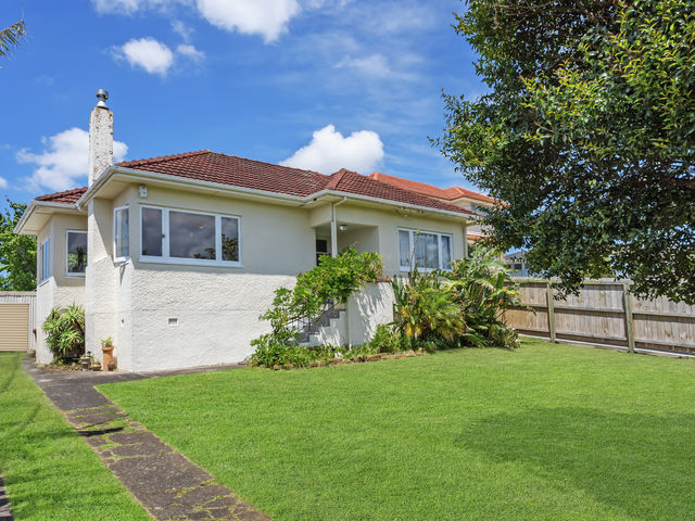 8 Hastie Avenue Mangere Bridge