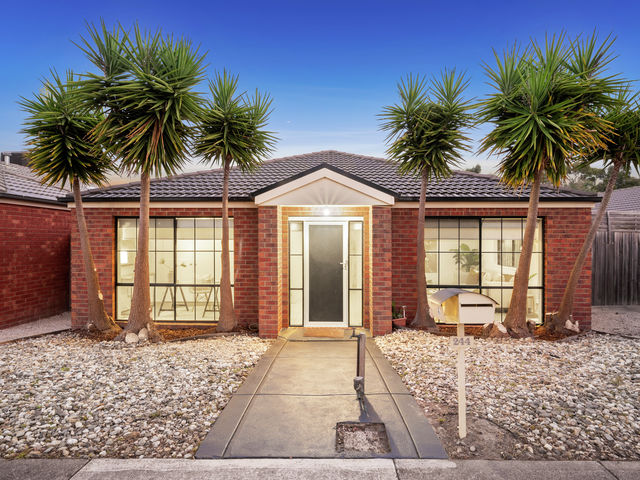 244 The Lakes Boulevard South Morang