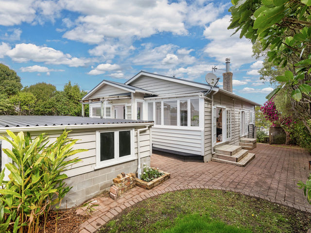 15 Beatrix Street Avondale