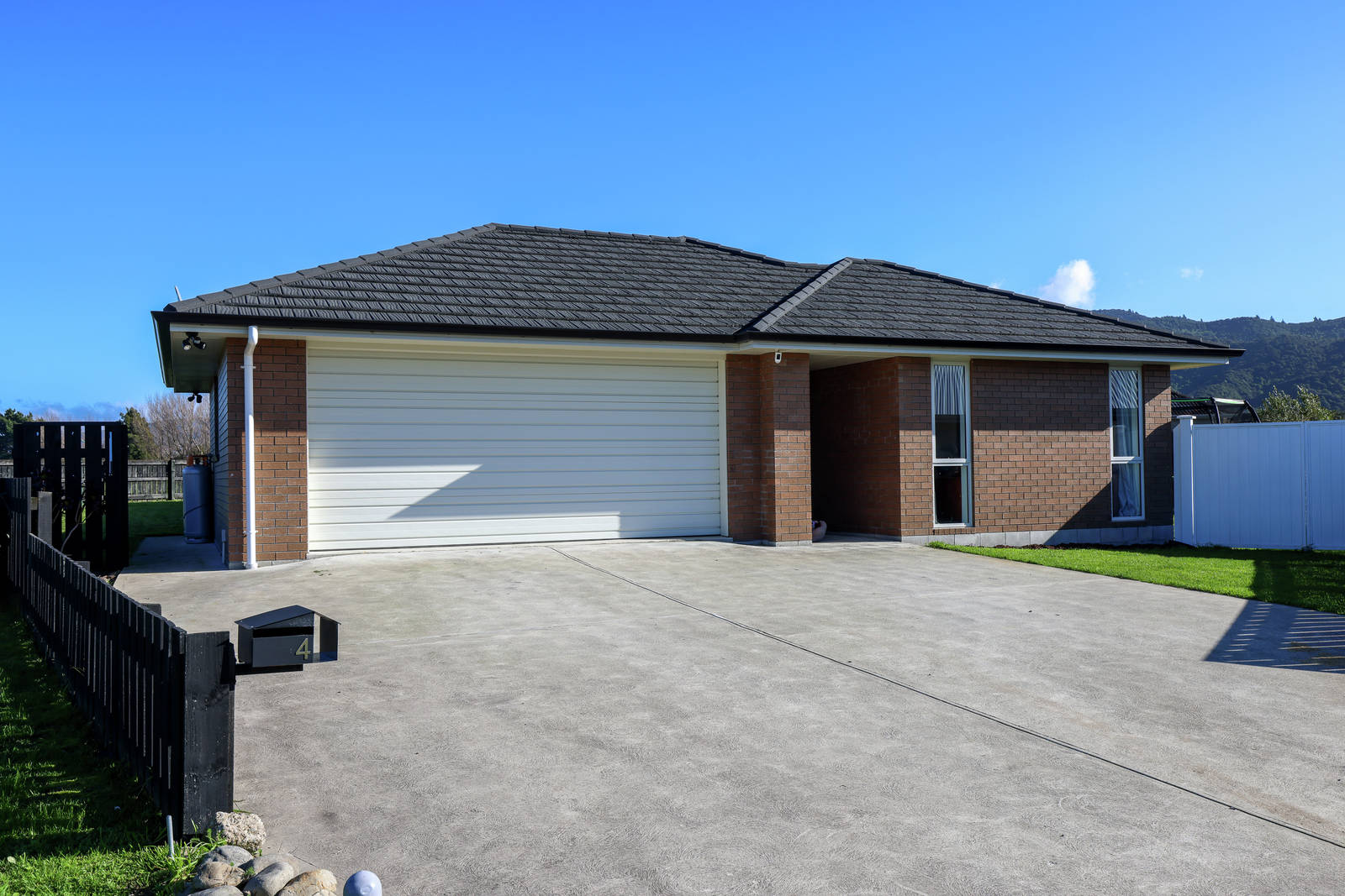 4 McKerrow Place, Featherston 5 Bed House Private Treaty