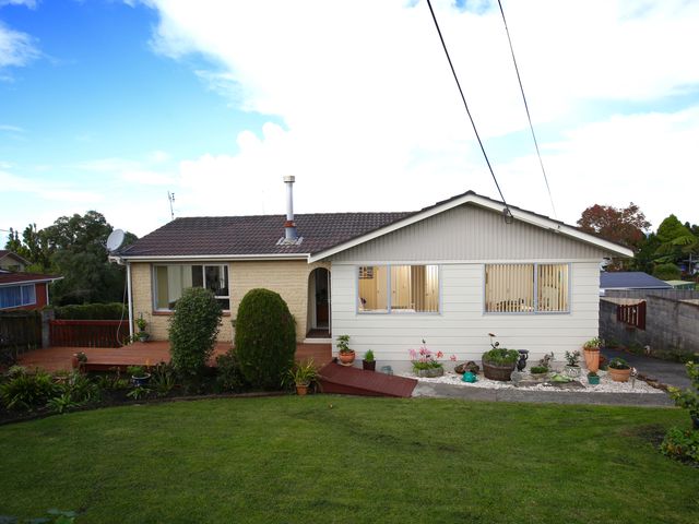 1/28 Waimumu Road Westgate, Auckland