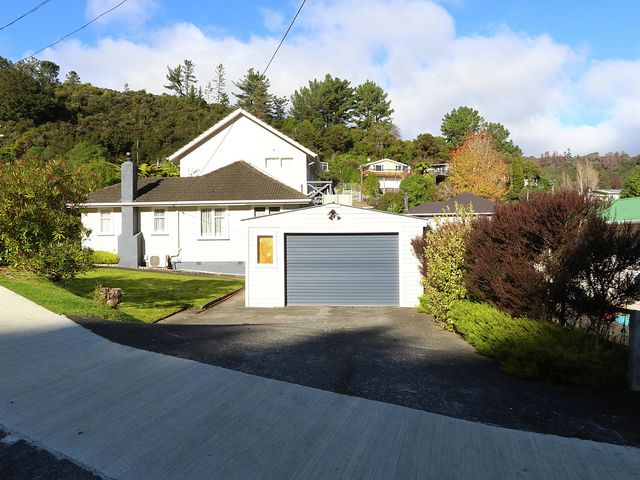 24 Lowry Crescent Stokes Valley