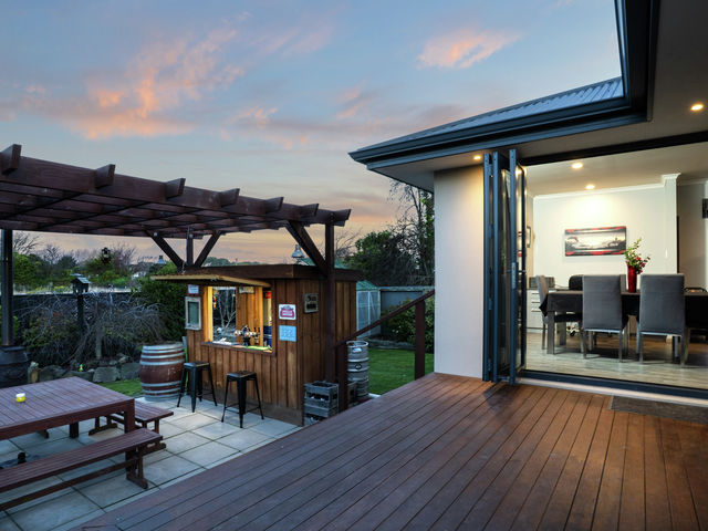 14 Farnborough Street Aranui