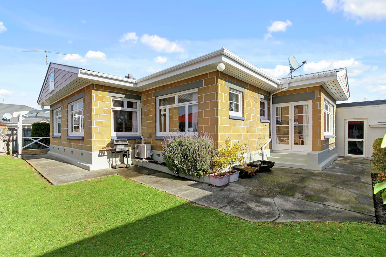 8 Ashmore Lane, Strowan