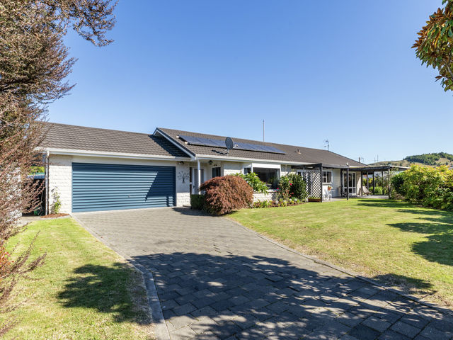 11 Hyatt Grove Greenmeadows