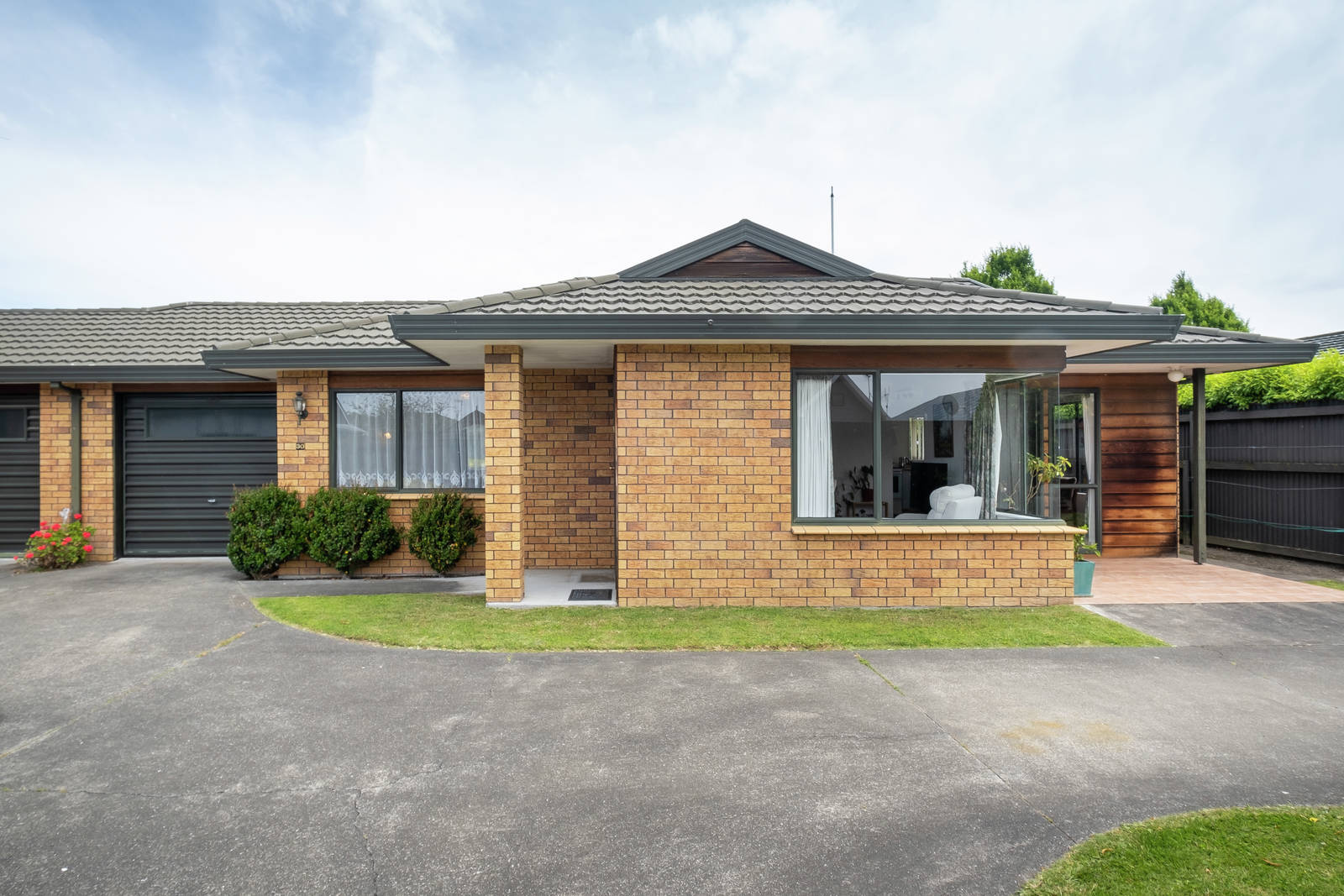30 Auckland Road, Greenmeadows 2 Bed Unit Private Treaty