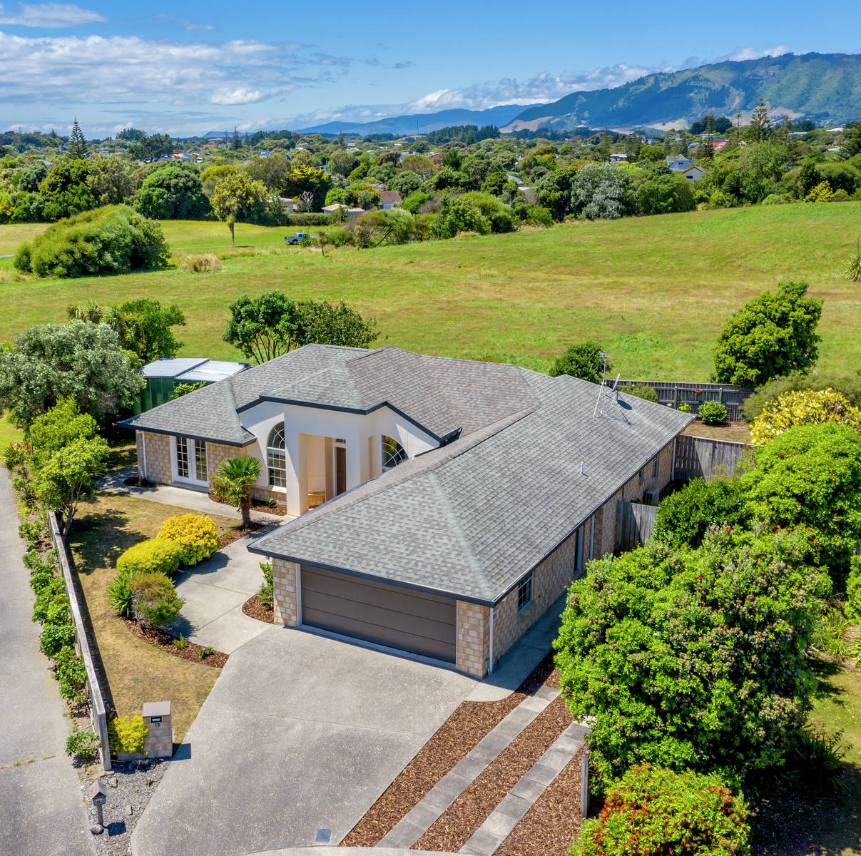 12 Marewa Place, Waikanae Beach 3 Bed House Auction Sold