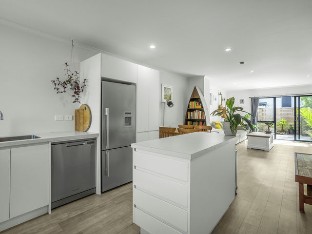 15/9 Surrey Street Tawa