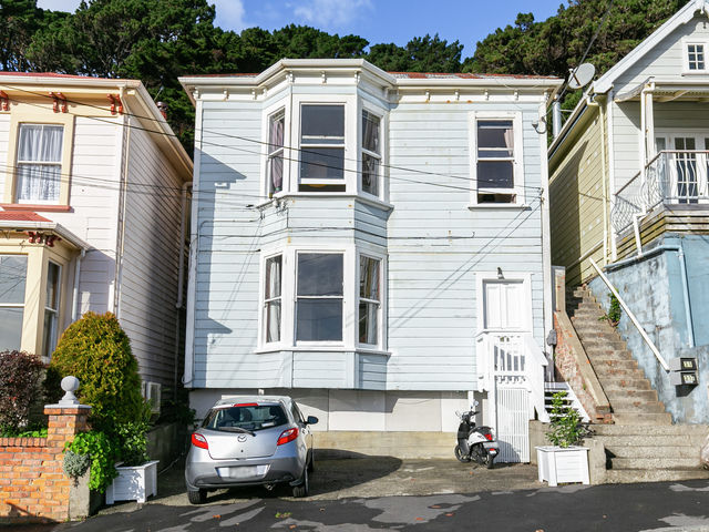 31 & 31A Scarborough Terrace Mount Victoria