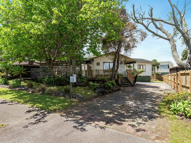 15 Sandgate Avenue Botany Downs