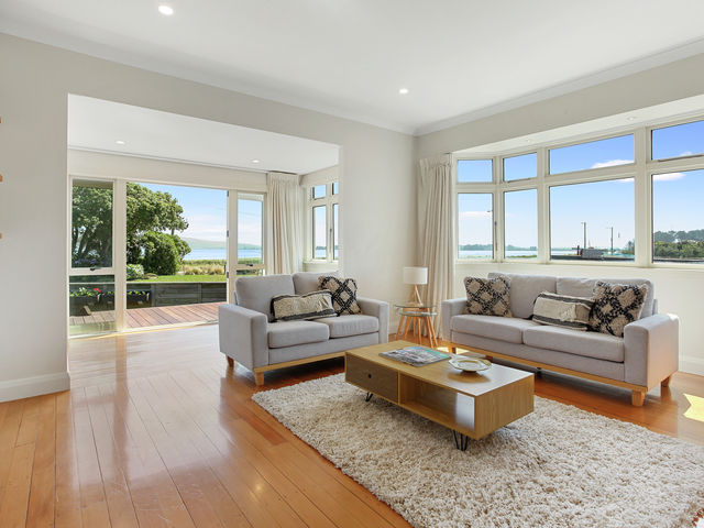 16 Rocking Horse Road Southshore