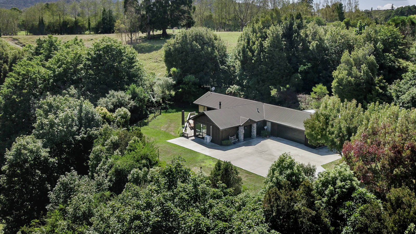 37 Kents Road, Waikanae 4 Bed Lifestyle Property Sale by Set Date