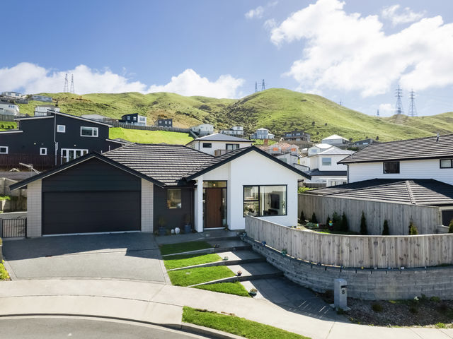8 Hattersley Grove Churton Park