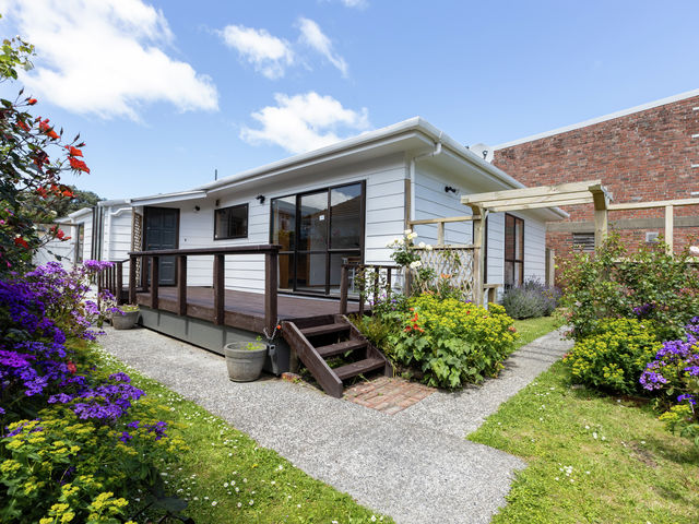 2/184 The Parade Island Bay