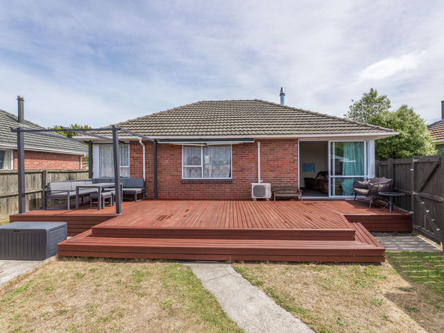 6 Avro Crescent Hornby