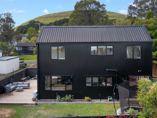 2/9 Steen Place Mangere Bridge