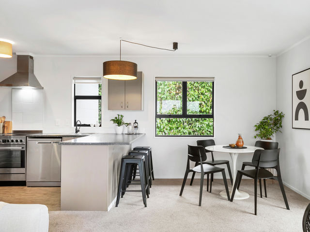 6/17 Coyle Street Sandringham