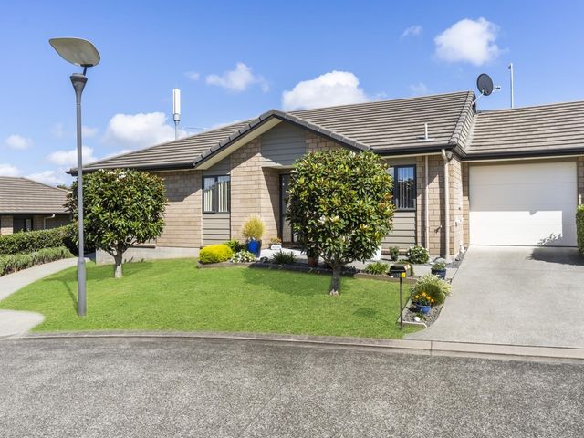18 Royalle Mews Botany Downs