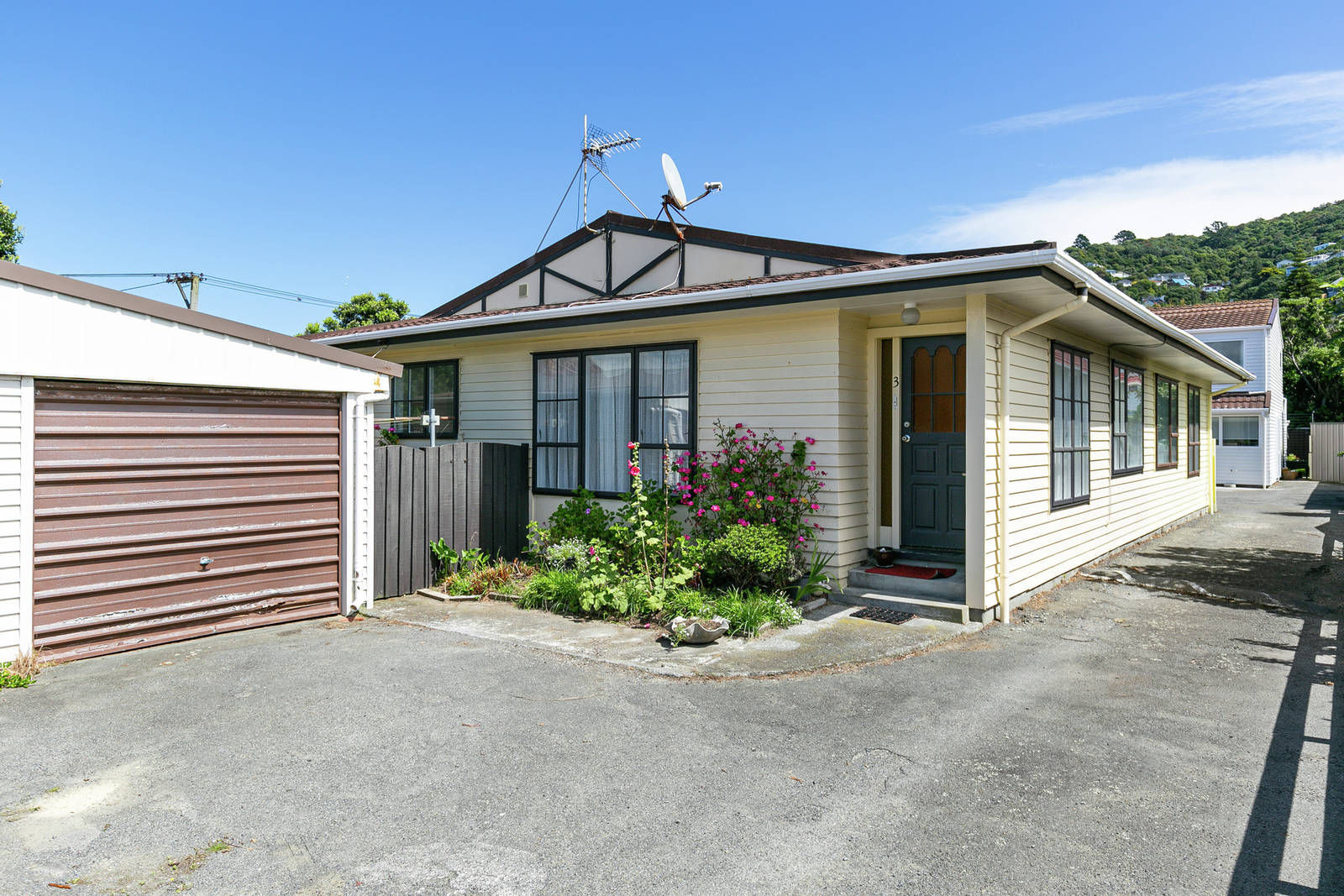 3/200 Onepu Road, Lyall Bay 2 Bed Unit Private Treaty