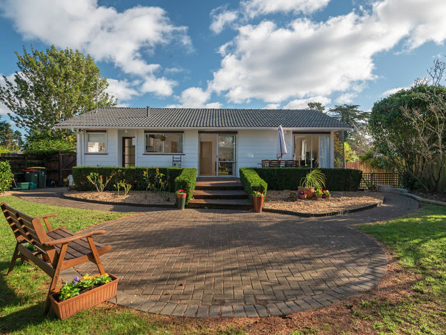 8 Robert Allan Way Pakuranga Heights
