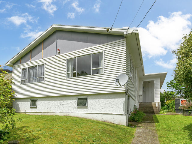 18 Sunshine Avenue Karori