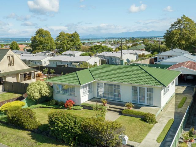 40 Tennyson Crescent Stoke