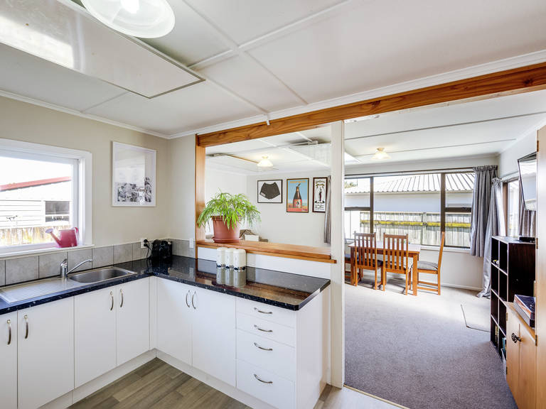 25 Flanders Avenue Onekawa