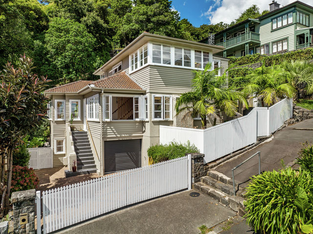6 Hillside Crescent North Mount Eden