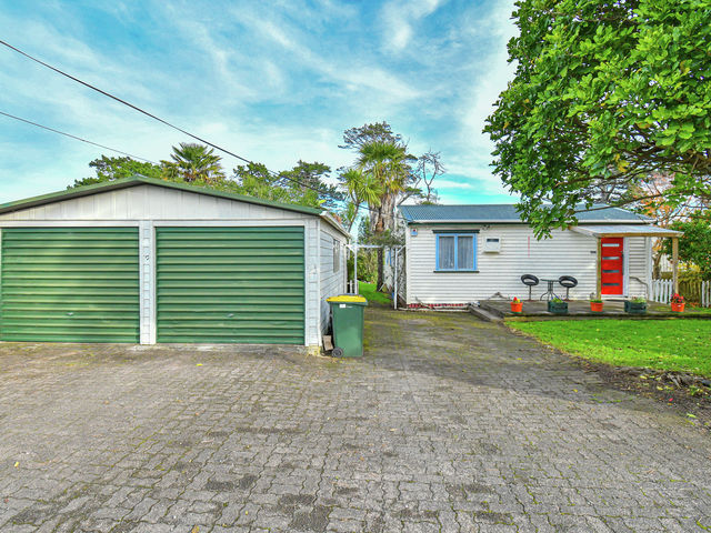 7 Cliff Lane Glenbrook Beach