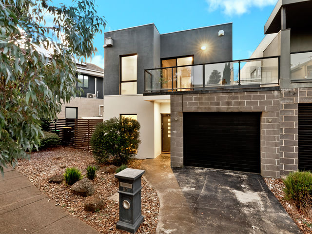 21 Diamond Boulevard Greensborough