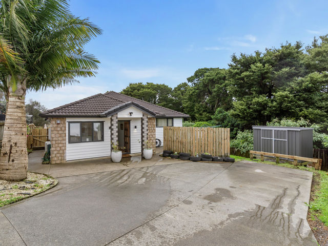 14 Richard Halse Drive The Gardens