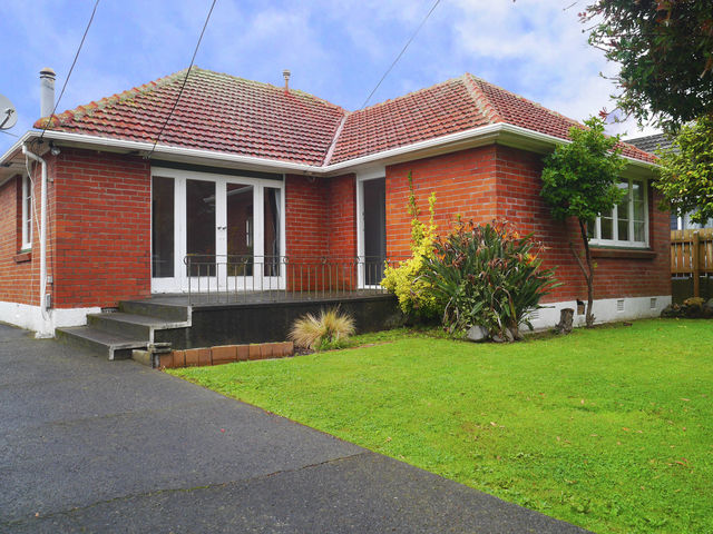 52 Reynolds Street Taita