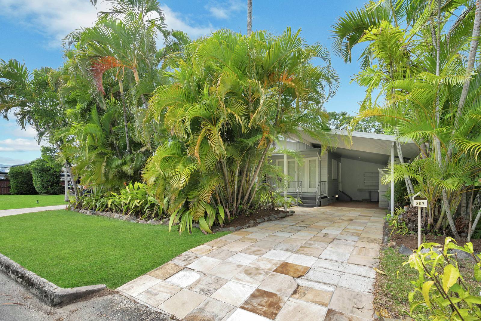 207 Greenslopes Street, Edge Hill 3 Bed House For Sale