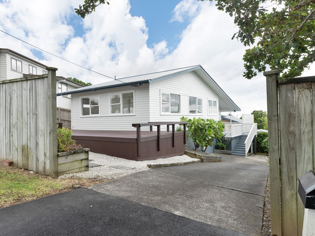 8 Hauraki Crescent Pinehill