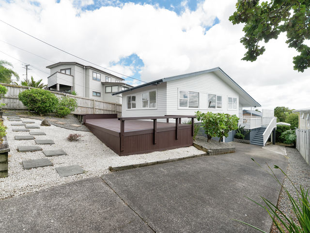 8 Hauraki Crescent Pinehill