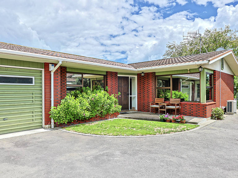 2/702 Tomoana Road Mahora