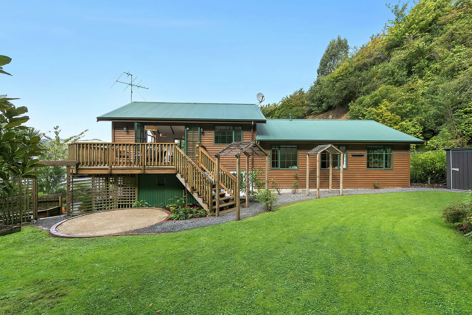 11 Glen, Tawa 4 Bed House Sale by Set Date