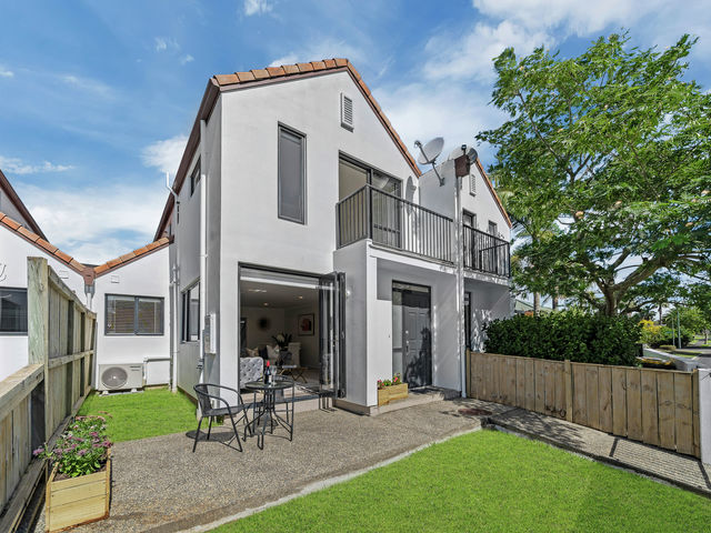 2/25 Kellaway Drive East Tamaki