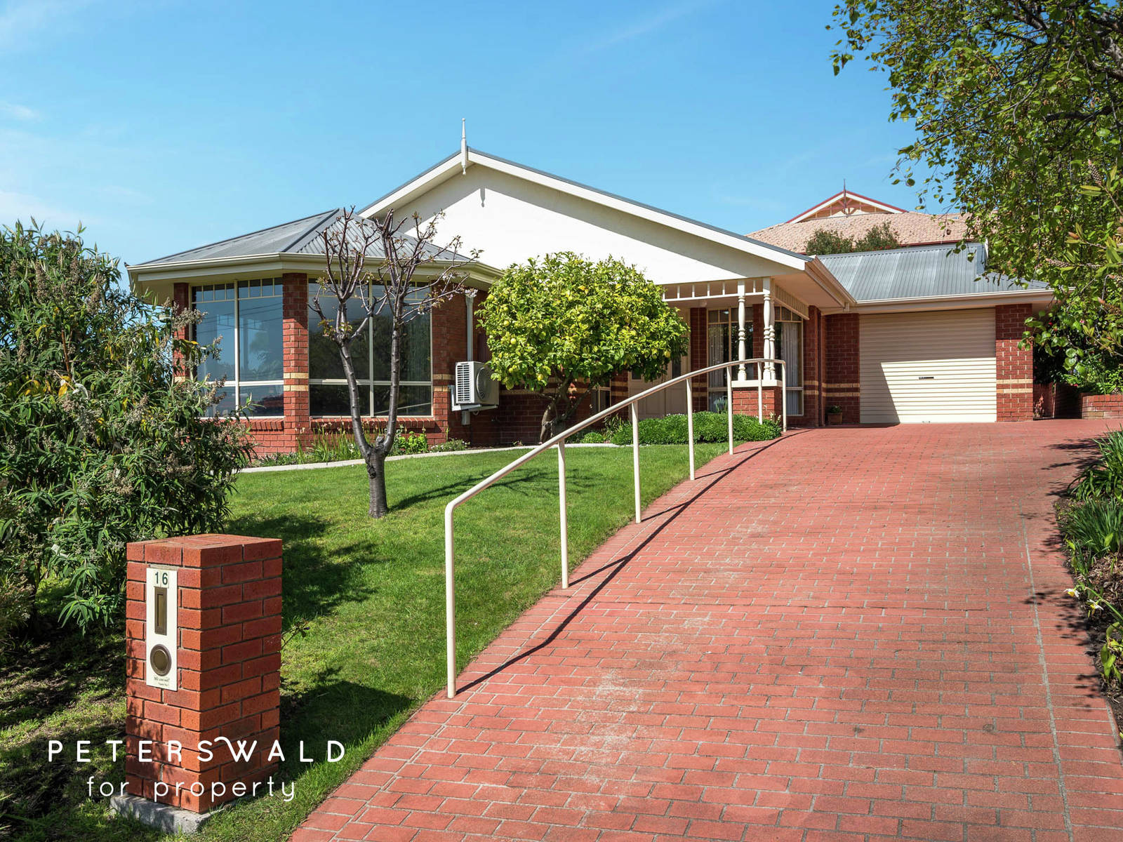 16 Jindabyne Road, Kingston Beach 3 Bed House For Sale