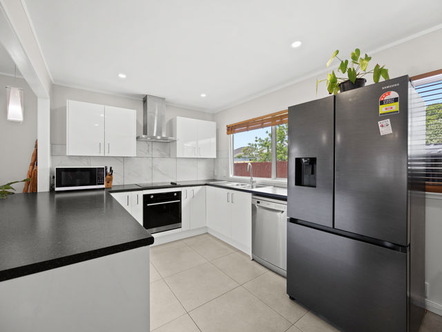 1/22 Bundena Place Clendon Park