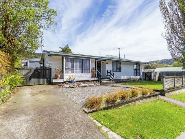 54 Field Street  Silverstream