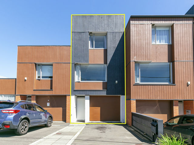 2/120 Rintoul Street Newtown